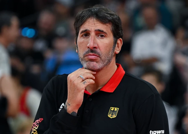 Vācijas basketbola izlases treneris Alekss Mumbru čempionāta priekšvakarā tiek nogādāts slimnīcā
