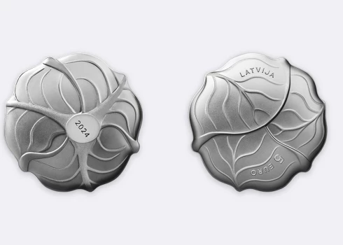 Автор «Капусты» — художник и скульптор Мартиньш Розенфелдс, который участвовал с этим дизайном в открытом конкурсе, организованном Банком Латвии в конце 2023 года.