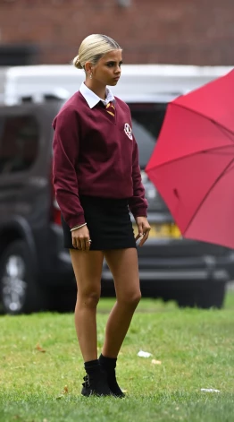 Skārleta seriāla “Waterloo Road” uzņemšanas laukumā Mančestrā 2024. gada septembrī.