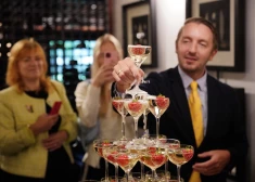 FOTO: “Riga Food 2025” izstādes atklāšana sākas ar šampanieti un šoviem