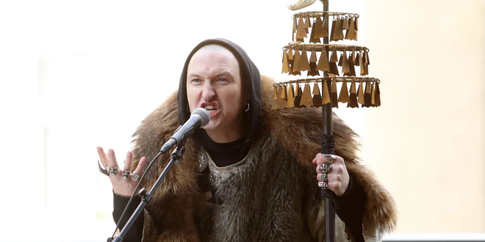 Mākslinieks Kristians Brekte.