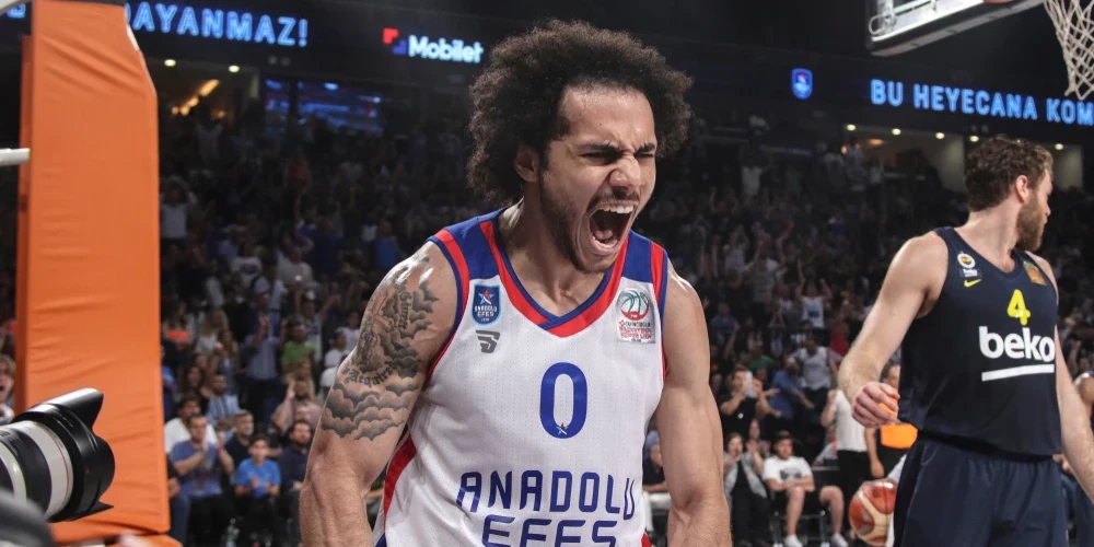 Šeins Larkins (Shane Larkin) ir ASV dzimis naturalizēts Turcijas basketbolists, ULEB Eirolīgas klubā "Anadolu Efes". Dzimis 1992. gadā.