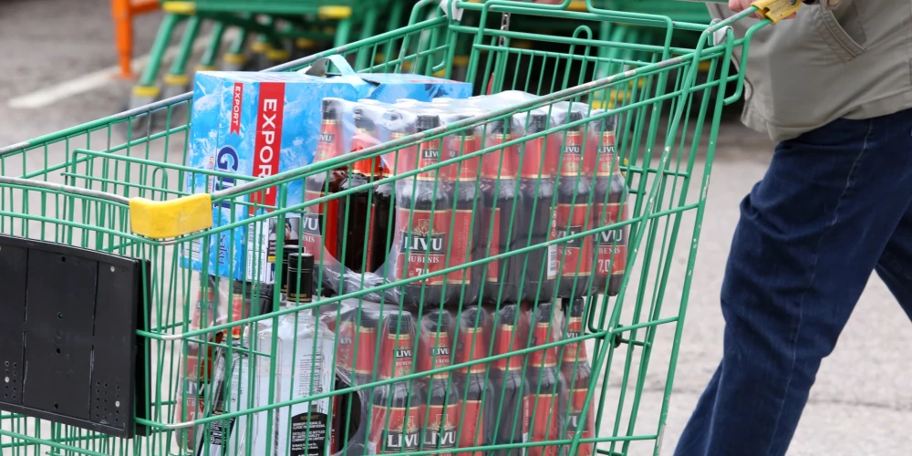 Vai jaunie alkohola tirdzniecības noteikumi iedzīs bankrotā lauku veikalus?