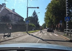 Auto eksperts sniedz padomus skolniekiem par drošu pārvietošanos pilsētu satiksmē