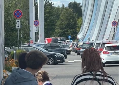 VIDEO: piedeguša ēdiena dēļ evakuē “Riga Plaza”