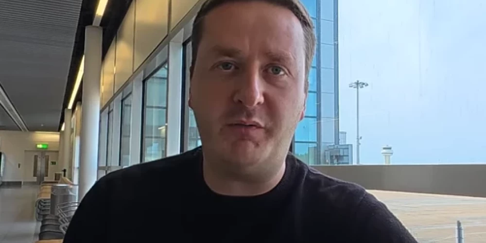32-летний британец имел хорошую должность в Кембриджском университете, но хотел от жизни большего, чем рутинный рабочий день с девяти до пяти.