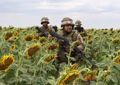 Ukrainas karavīri iziet apmācības Zaporižjas apgabalā.