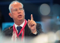 Putina emisārs Kirils Dmitrijevs ar "ēzeļu video" aicina aizvākt pēdējās barjeras Krievijas un ASV attiecībās