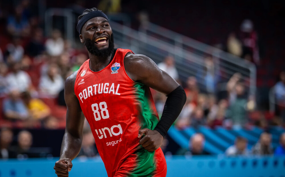 Valančūnam "double-double" Lietuvas uzvarā, Porziņģa bijušais komandas biedrs spīd Rīgā