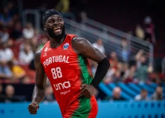 Valančūnam "double-double" Lietuvas uzvarā, Porziņģa bijušais komandas biedrs spīd Rīgā