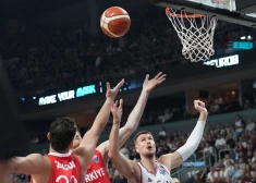 Сборная Латвии крупно проиграла первый матч на чемпионате Европы по баскетболу в Риге