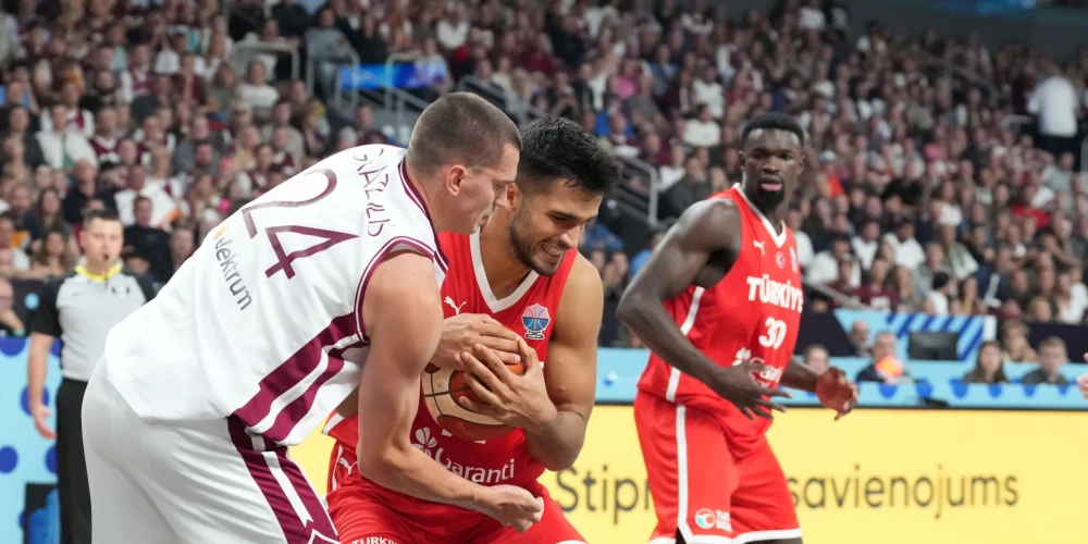Latvijas vīriešu basketbola izlase trešdien Rīgā Eiropas čempionāta finālturnīru uzsāka ar zaudējumu mačā ar Turciju.