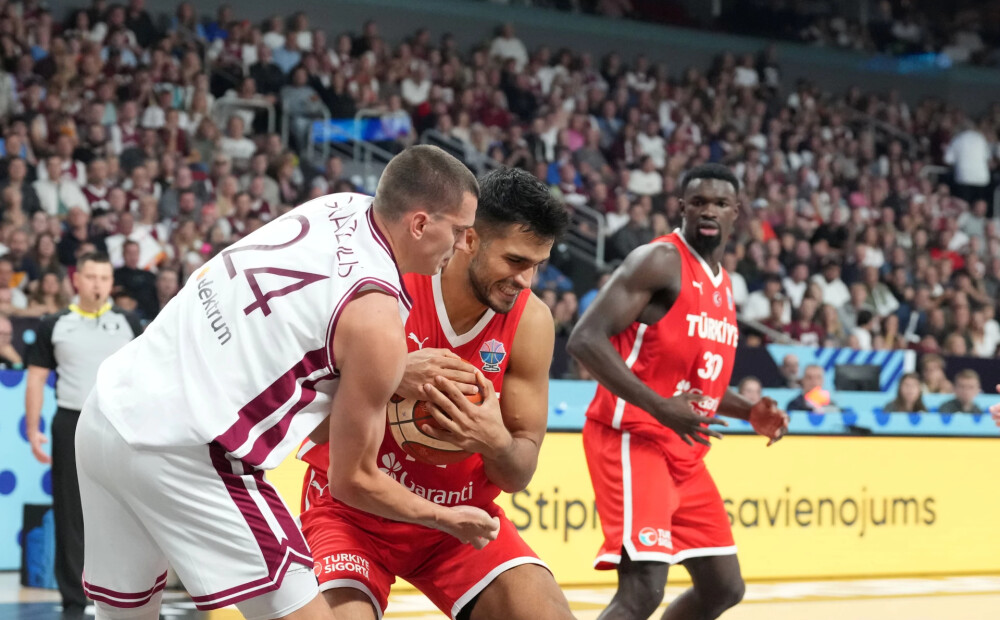 Turcijas tālmetienu lietus nosmacē Latviju Eiropas čempionāta pirmajā spēlē