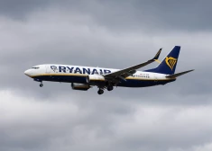 "Ryanair" palielinās bonusus par pieķertiem pasažieriem ar pārāk lielām somām