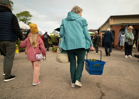 Patēriņa grozs kļūst arvien dārgāks.