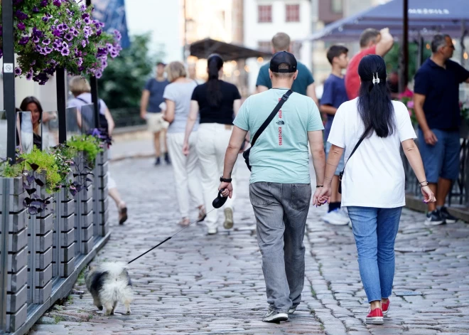 Puse no strādājošajiem uztraucas par savu labklājību vecumdienās