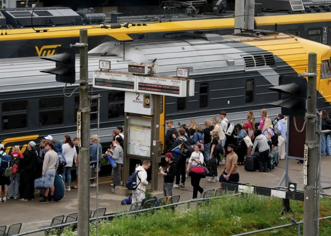 Kāpēc vilcienos vajadzīga biļešu reģistrācija? Skaidro "Pasažieru vilciens" vadītājs