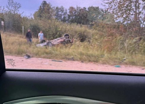 Divu auto sadursmes dēļ ierobežota satiksme uz Ventspils šosejas Tumes pagastā.