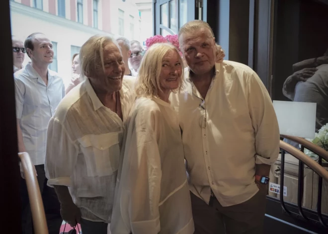 ФОТО: бизнес-леди Ирена Пулкинен приехала в Латвию поздравить друга с открытием бара