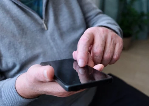 Pēdējā nedēļā aktivizējušies krāpnieki, kas telefoniski uzdodas par Elektrum vai Latvenergo darbiniekiem, cenšoties izvilināt klientu personas datus – vārdu, uzvārdu, personas kodu, adresi un bankas informāciju.