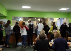 Atrisināts ēdināšanas jautājums Rīgas skolās; mācību gadu sāks ar aptuveni 100 pedagogu trūkumu