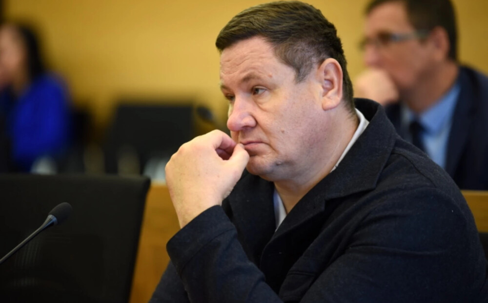 Attaisnotas prombūtnes laikā Ogres mērs Helmanis tomēr uzturas pašvaldības telpās