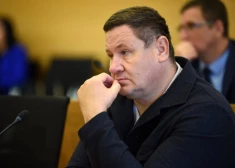Attaisnotas prombūtnes laikā Ogres mērs Helmanis tomēr uzturas pašvaldības telpās