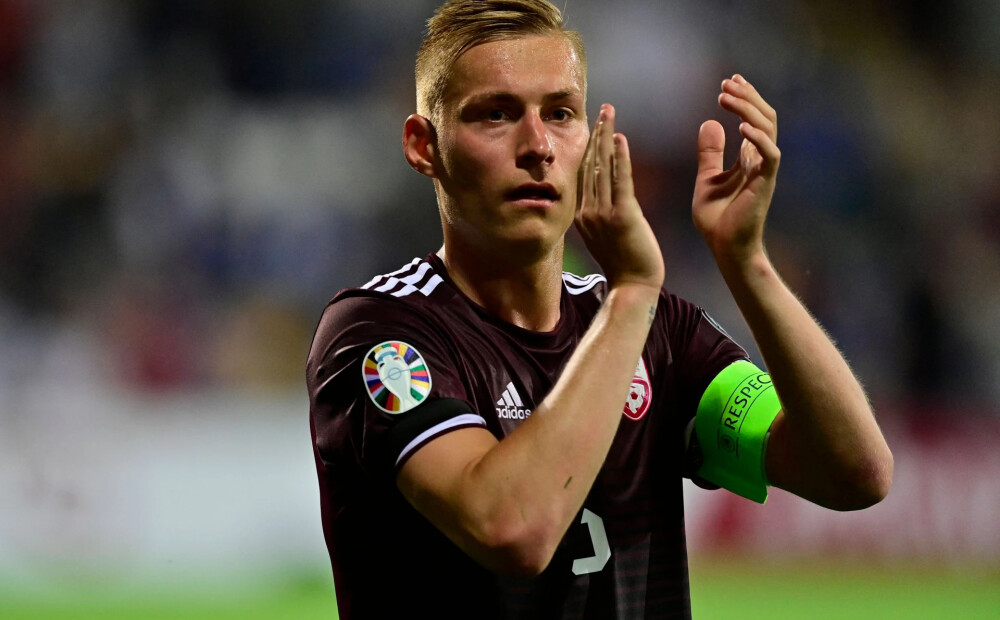 Latvijas futbola izlasei mačos pret Serbiju un Albāniju nāksies iztikt bez komandas kapteiņa
