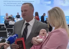 Kadrs no Telegram video. Jaunie Krievijas pilsoņi.