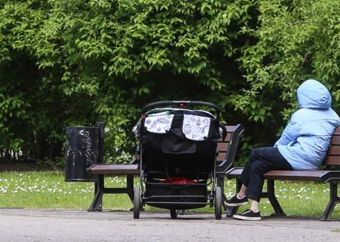 Vāc parakstus par mājokļa kredīta pamatsummas dzēšanu 15% apmērā par katru nākamo bērnu ģimenē.