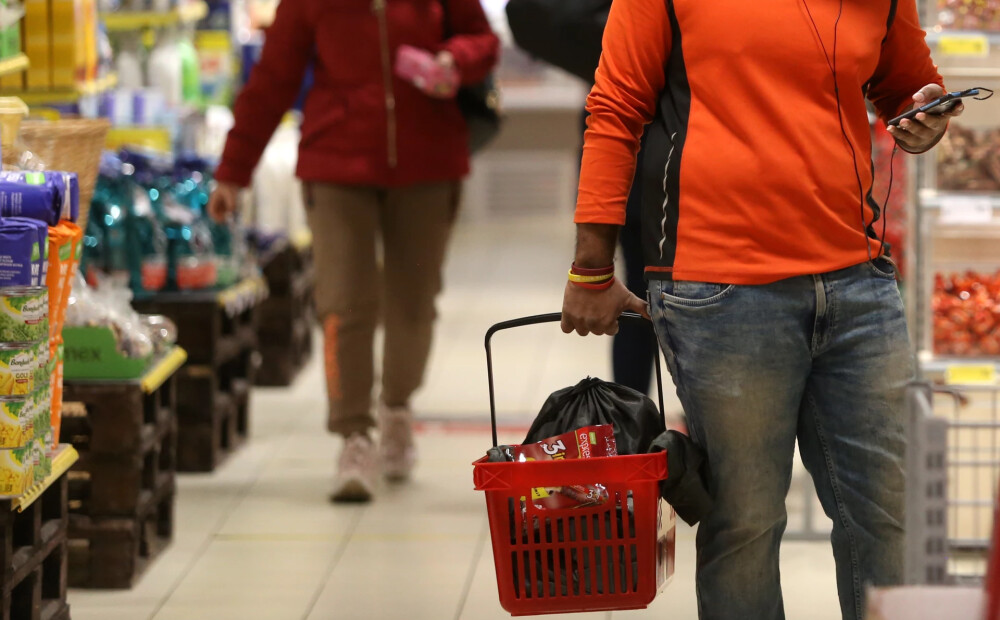 Latvijas ekonomika otrajā ceturksnī piedzīvos nelielu pieaugumu, prognozē ekonomisti