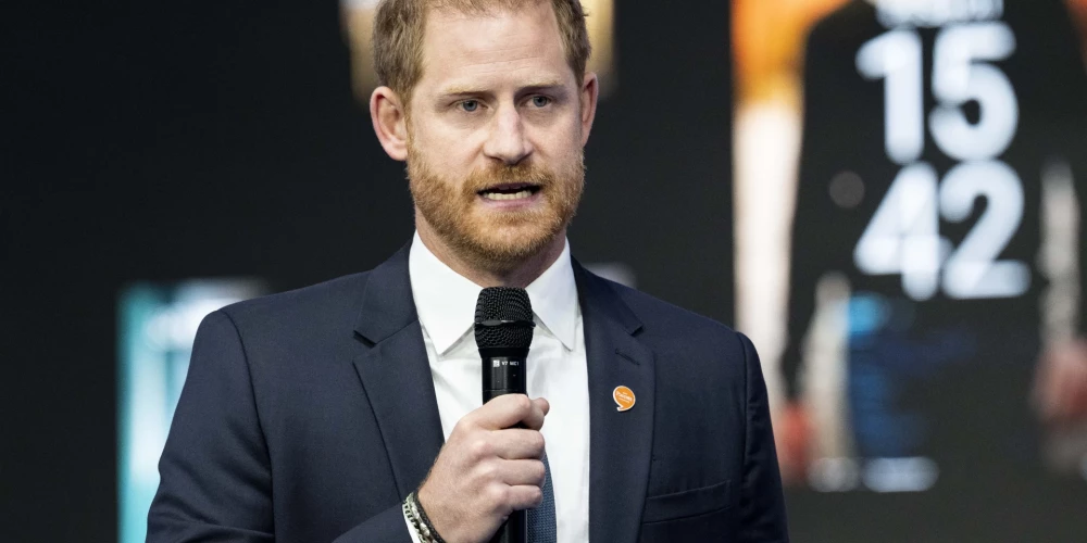 Princis Harijs meklē izlīgumu ar karalisko ģimeni.