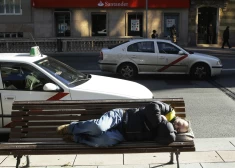 Šī finanšu shēma turēs tevi aiz rīkles, kamēr slīgsi parādos, bet sākumā viss izskatīsies daudzsološi