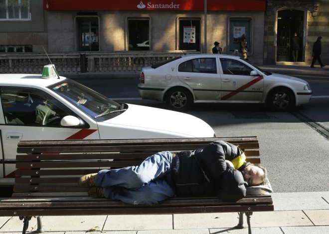 Šī finanšu shēma turēs tevi aiz rīkles, kamēr slīgsi parādos, bet sākumā viss izskatīsies daudzsološi