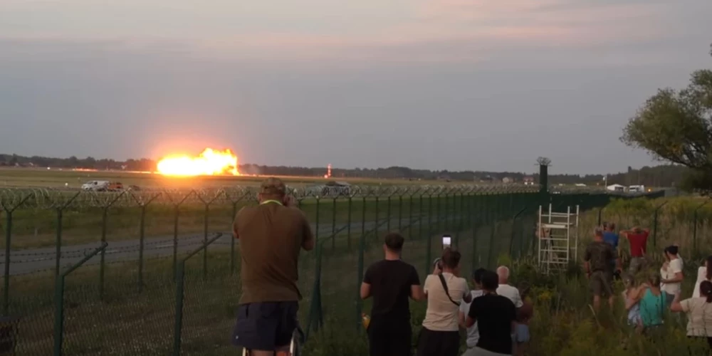 F-16 avārijas brīdis (ekrānuzņēmums no video)