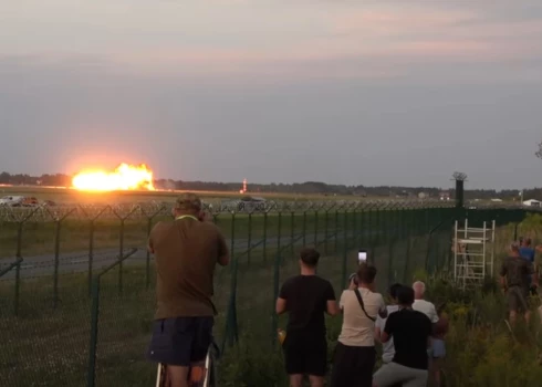 F-16 avārijas brīdis (ekrānuzņēmums no video)