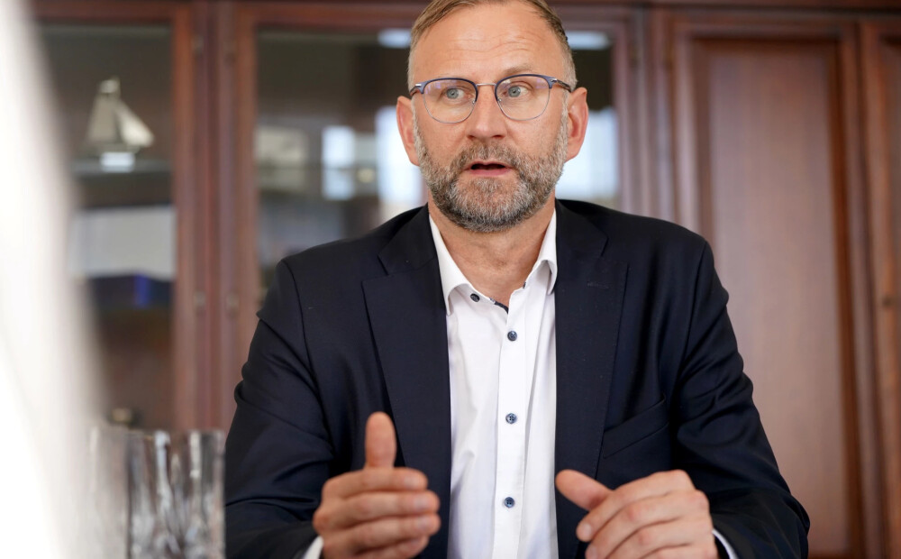 Švinka: apsveram iespēju iegādāties trīs pasažieru vilcienus reisiem pa "Rail Baltica"