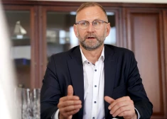 Švinka: apsveram iespēju iegādāties trīs pasažieru vilcienus reisiem pa "Rail Baltica"