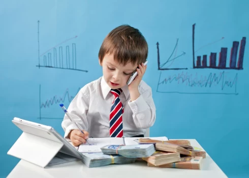 До 5 лет или после 14? Латвийцы спорят о возрасте для первых «уроков кошелька».