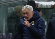 Turcijas futbola klubs "Fenerbahce" atlaiž titulēto treneri Žuzē Mourinju