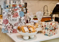 Durvis ver atjaunotais Lage Gastronomija