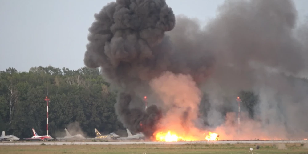 Ceturtdien, gatavojoties aviošovam Polijas centrālajā pilsētā Radomā, avarēja Polijas iznīcinātājs F-16, un pilots gāja bojā.