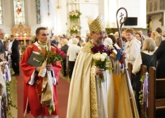 Ēras beigas! Pēc 32 gadu kalpošanas zizli noliek arhibīskaps Jānis Vanags. FOTOGALERIJA