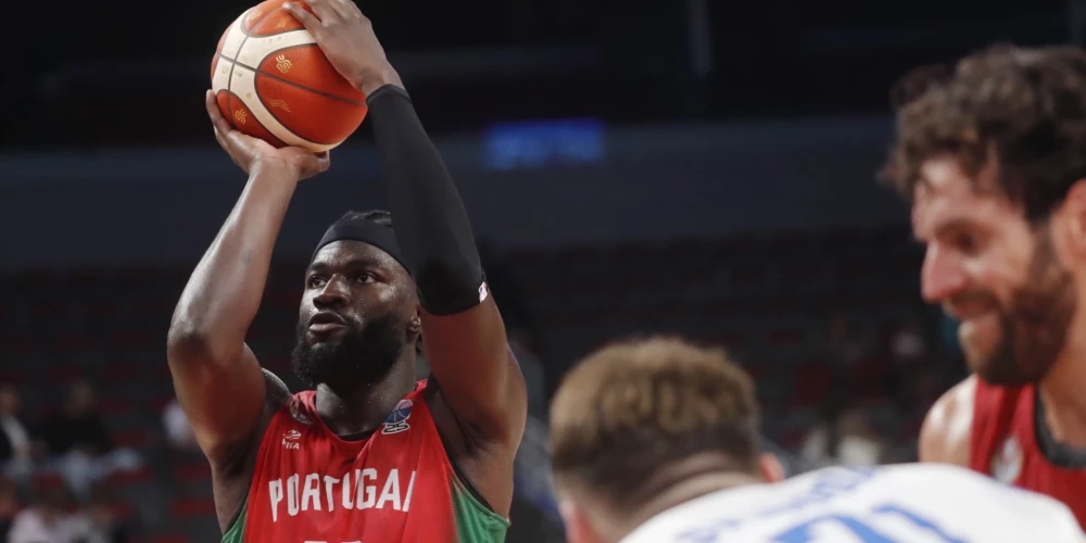 Portugāles basketbola izlase ir komanda, kas pārstāv Portugāli tādās starptautiskās basketbola sacensībās kā olimpiskās spēles, pasaules čempionāts un Eiropas čempionāts.