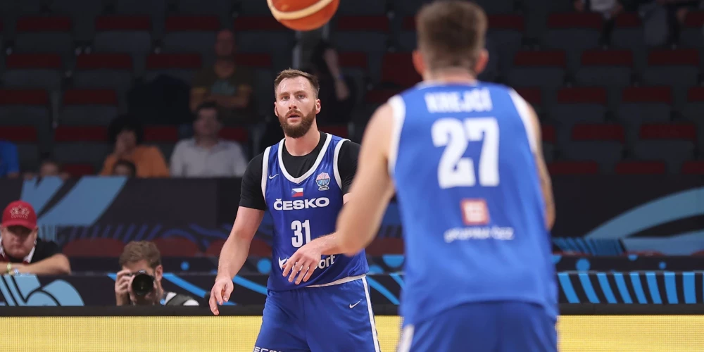 Čehijas basketbola izlase ir komanda, kas pārstāv Čehiju tādās starptautiskās basketbola sacensībās kā Olimpiskās spēles, Pasaules čempionāts un Eiropas čempionāts. Izlases lielākais panākums ir 12. vieta 1999. gada Eiropas čempionātā.