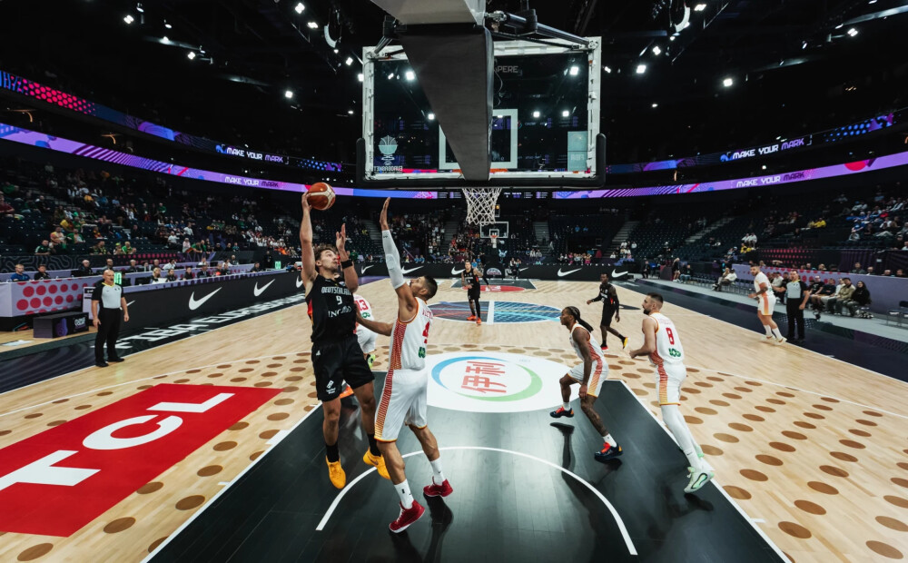 “Eurobasket” spēļu laukumu rotā ķīniešu hieroglifi. Kas tur rakstīts?