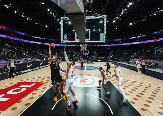 “Eurobasket” spēļu laukumu rotā ķīniešu hieroglifi. Kas tur rakstīts?