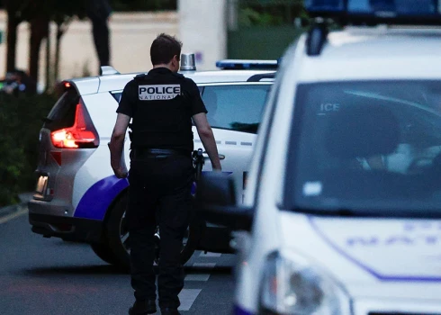 Pēc notikušā sākta izmeklēšana par slepkavību un slepkavības mēģinājumu.