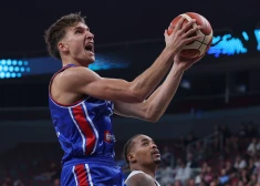 Serbijas basketbola izlases kapteinis Bogdanovičs traumas dēļ izlaidīs maču ar Latviju