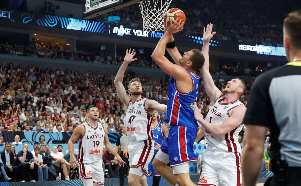 Latvijas basketbolisti varenā cīņā tomēr piekāpjas Jokičam un Serbijai